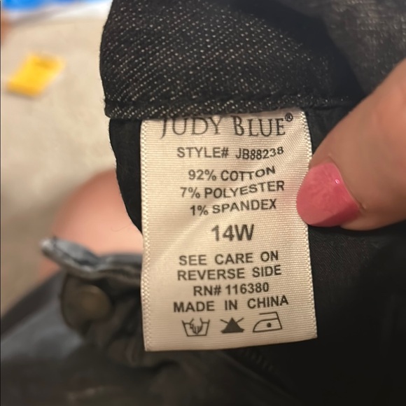 Women’s Judy Blue black slightly distressed skinny fit capri jeans Size 14W - Picture 9 of 12